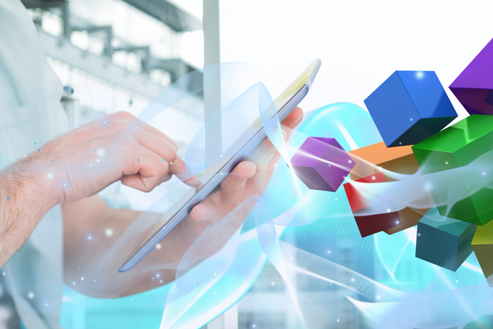 acquisition digitale : Une personne tenant une tablette avec des cubes colorés flottant autour d'elle.